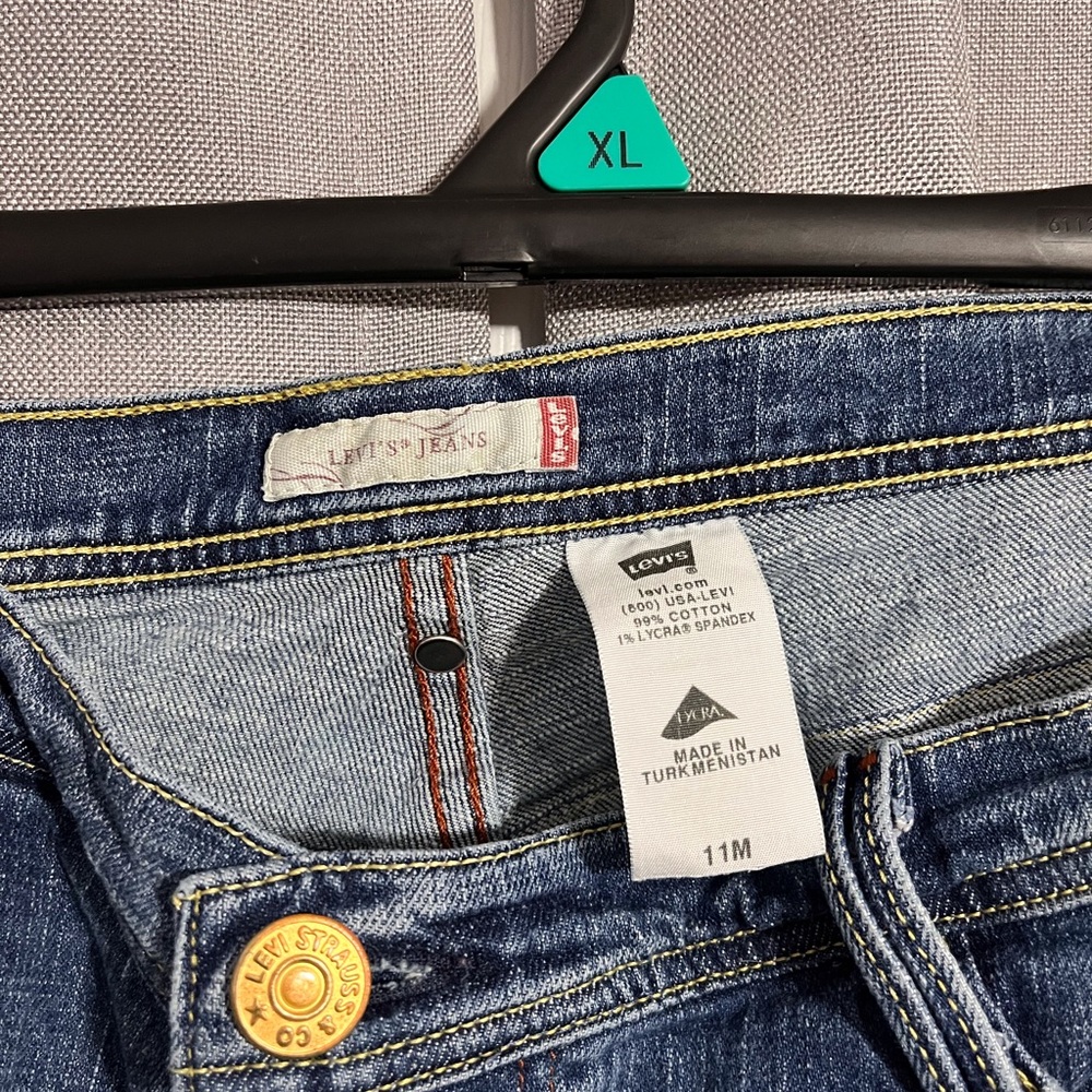 Levi’s Bootcut Button up - Picture 5 of 5